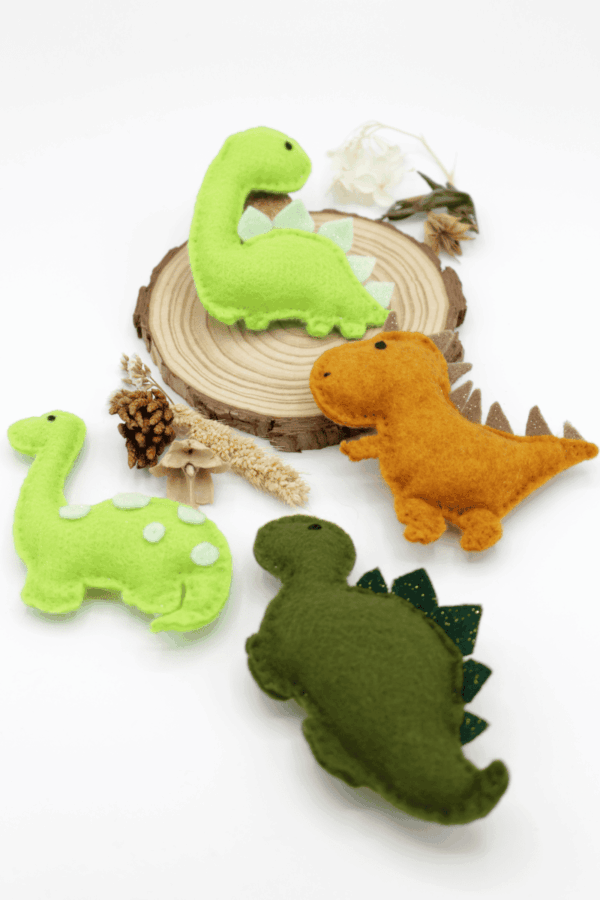 jouet pour chat dinosaure avec herbe à chat